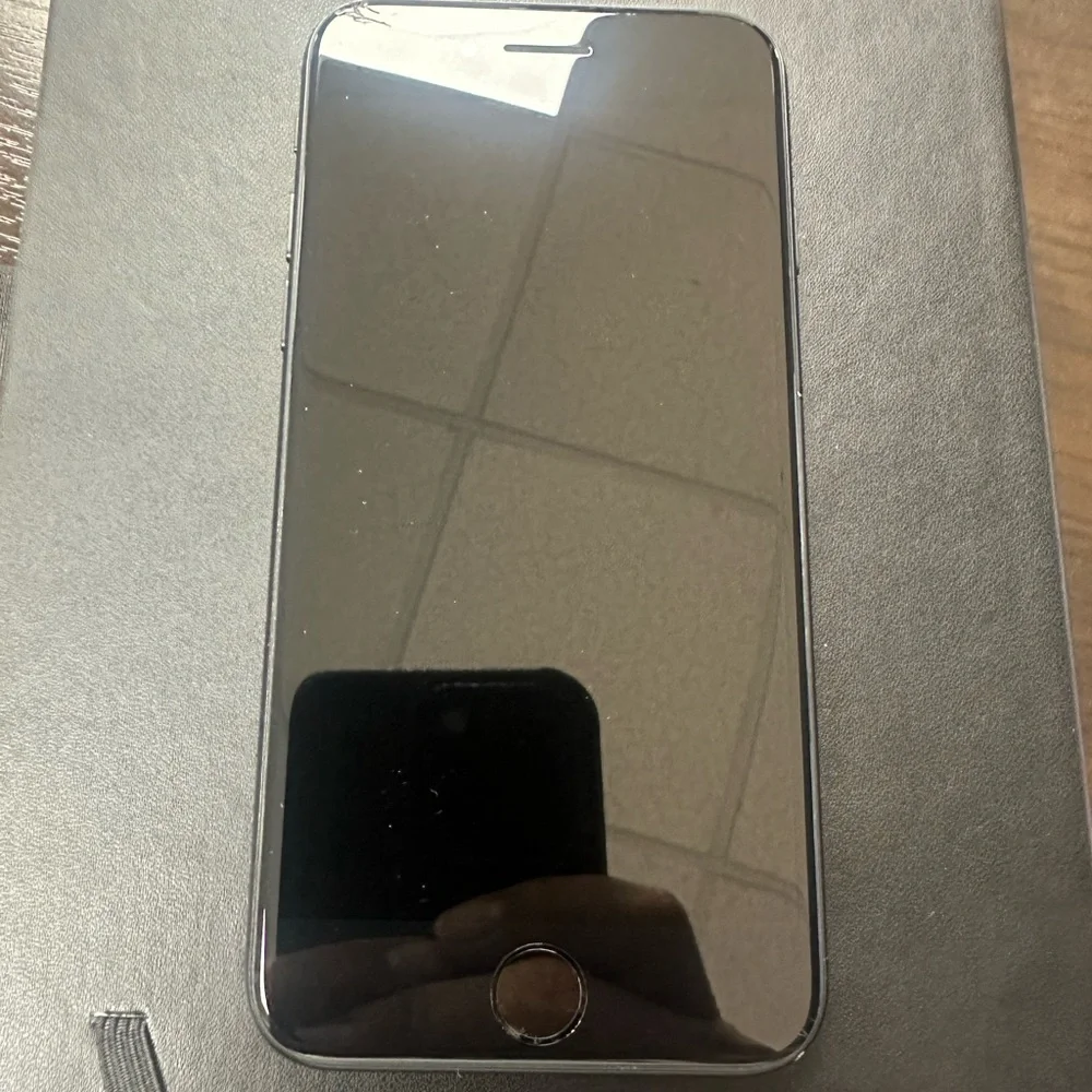 Apple iPhone SE 2nd generation Unlocked Previously with Boost Mobile Retail $200